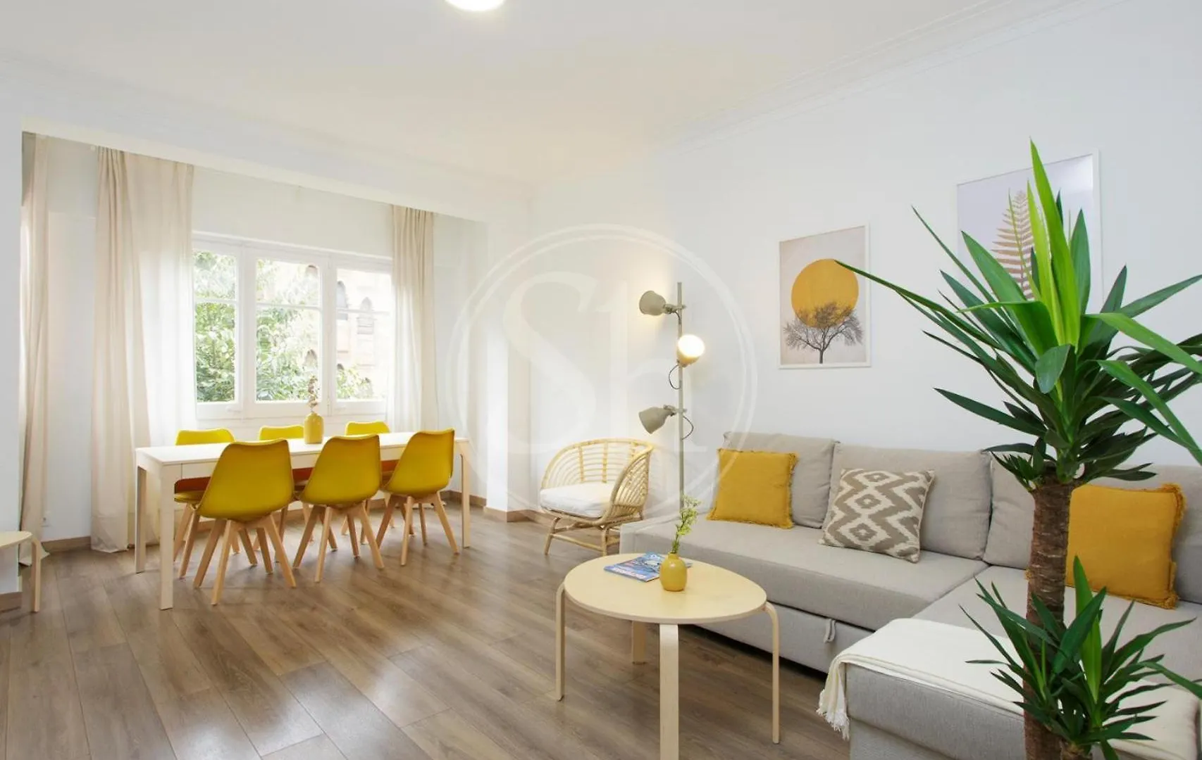 Design Monumental Apartment Barcelona
